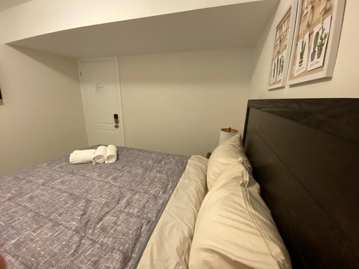 Yorkmills and Bayview !D Cozy & Stylish Private Bdr with Shared Bathroom - Housity