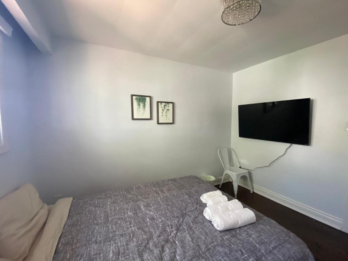 Yonge and Finch Subway !Q Spacious & Quiet Private Bdr with Shared Bathroom - Housity