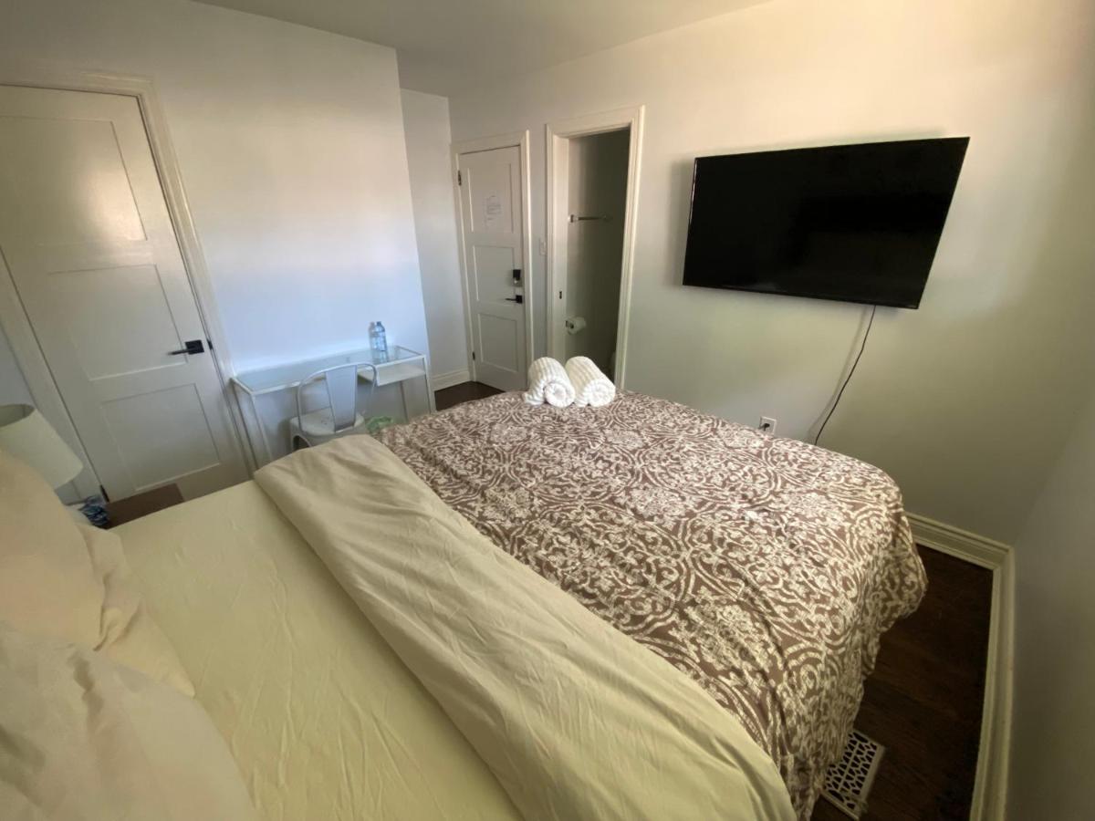 Yonge and Finch Subway !P Cozy & Quiet Private Bdr with Private Bathroom - Housity