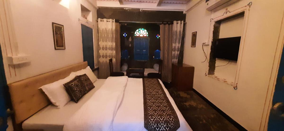 Madan Mohan Villas (A Haritage Haveli Home Stay) - Housity