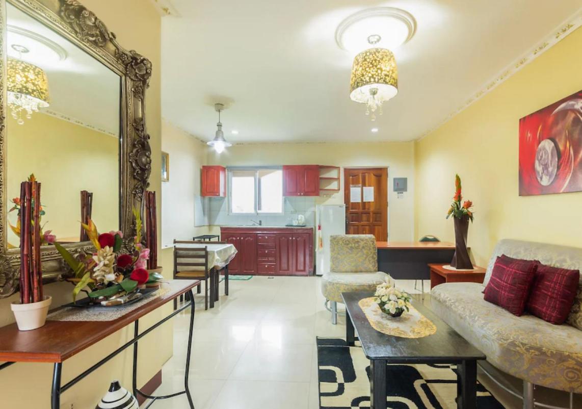 J and H Apartment - Housity