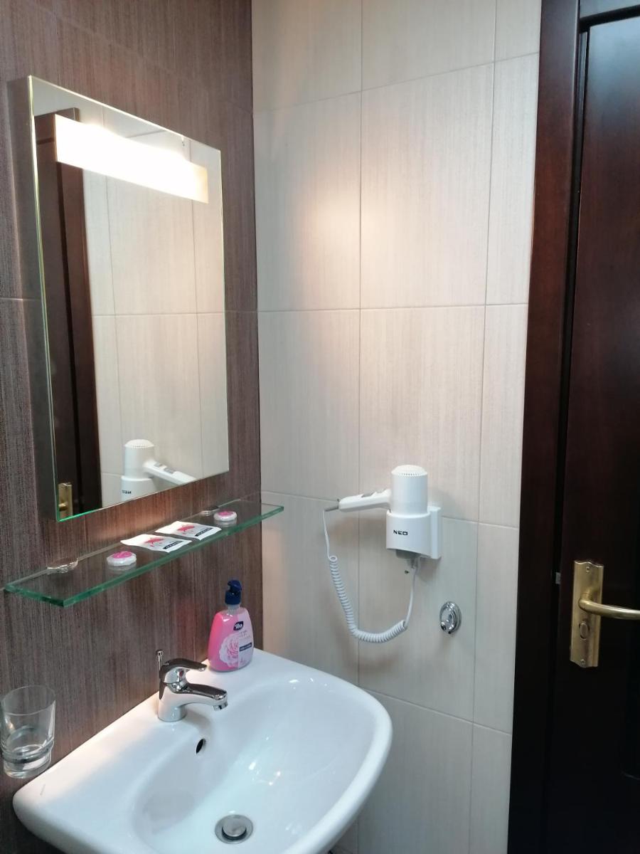 Petkov Family Hotel - Housity