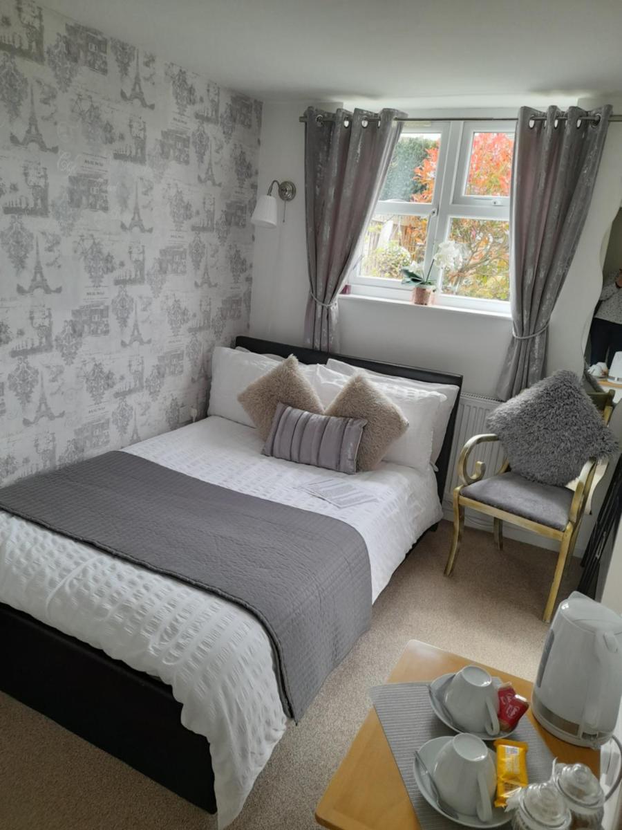 Debonair bnb @33 - Housity