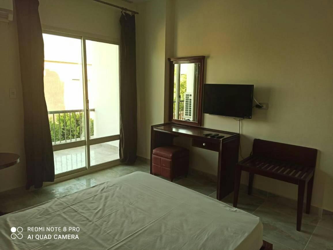 Red Sea Hotel - Housity
