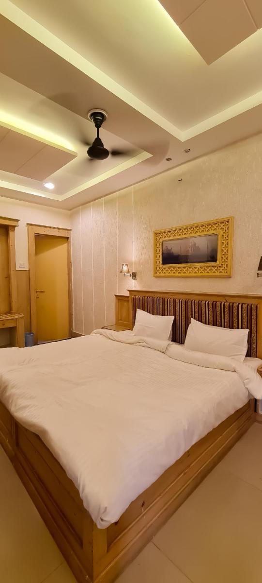 Hotel Kamal Nearest To Taj Mahal - Housity