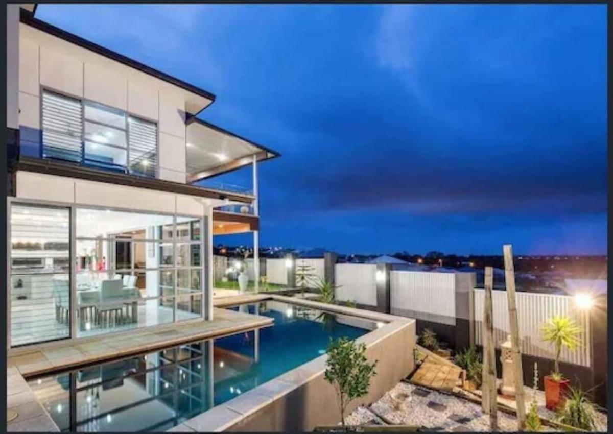 Luxury Family House with Panoramic Ocean Views - Housity