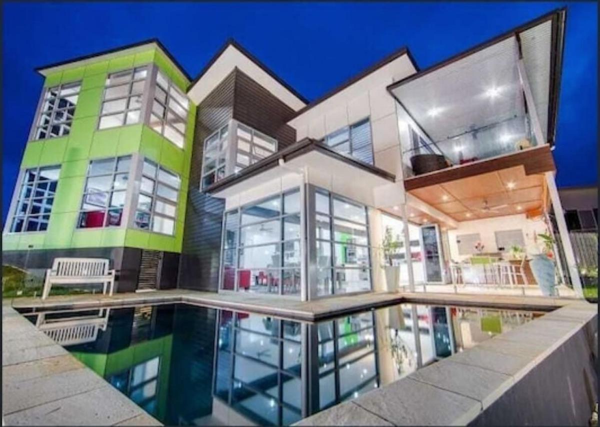 Luxury Family House with Panoramic Ocean Views - Housity