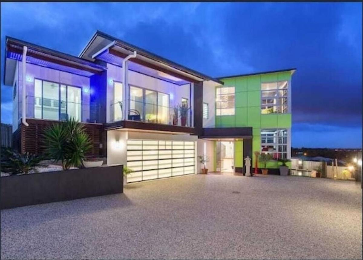 Luxury Family House with Panoramic Ocean Views - Housity