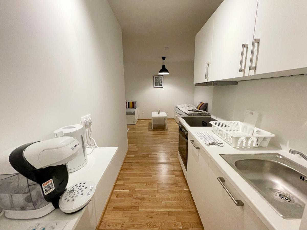 MUZETA11 - Modern Town Apartment with Balcony - Hizvo
