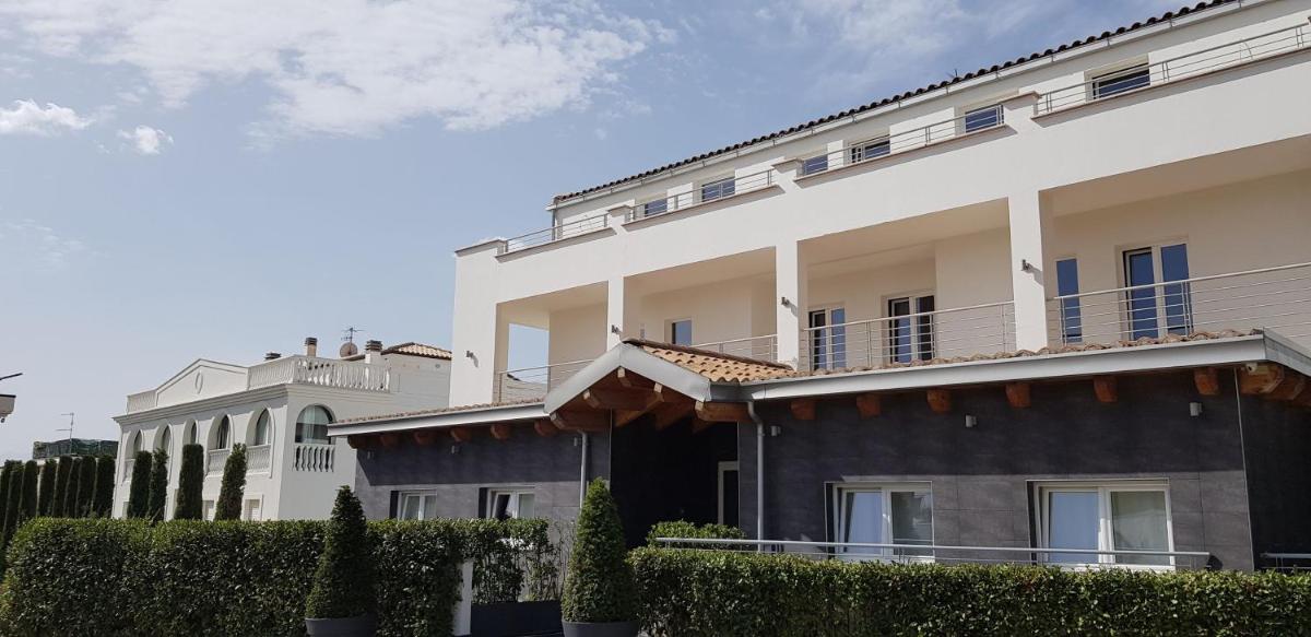 Suitetrails - Leoni Hotel & Private Spa - LOVE HOTEL