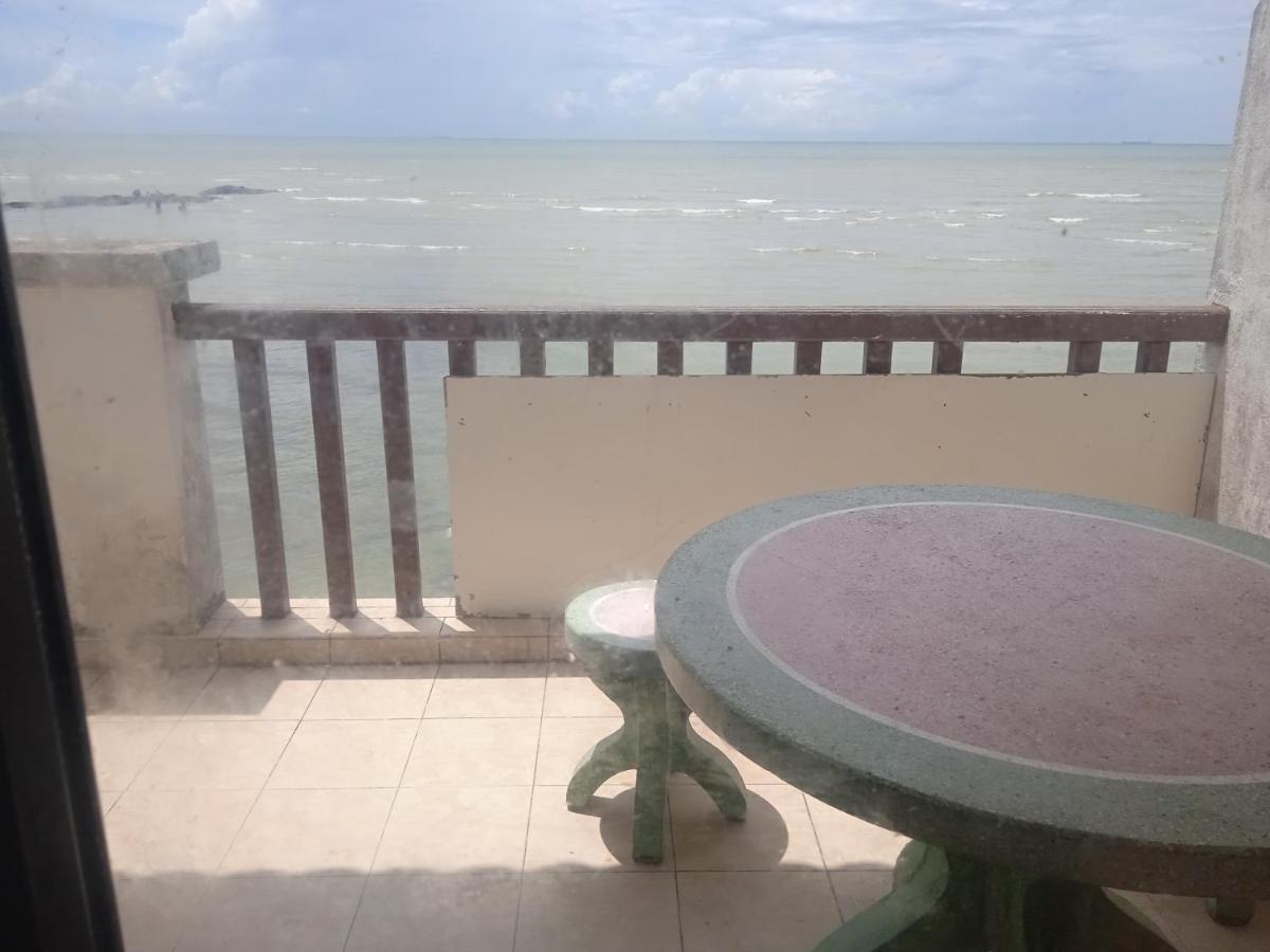 Apartment depan pantai PD - Housity