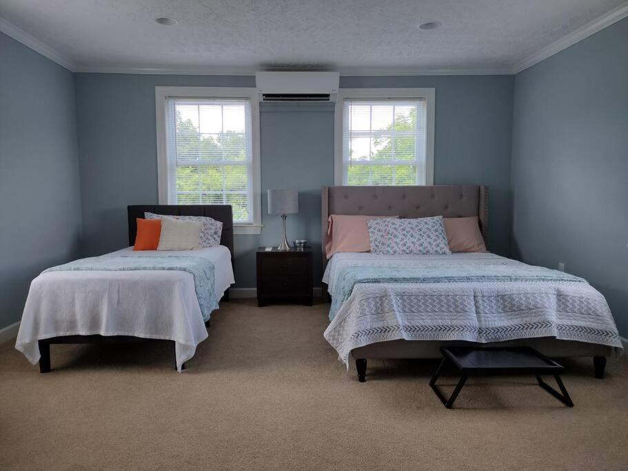 Backwoods Family Getaway! 3 Bedroom house! - Housity