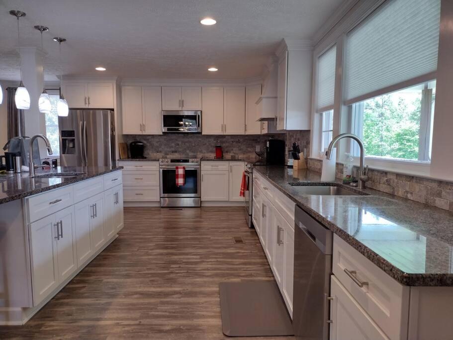 Backwoods Family Getaway! 3 Bedroom house! - Housity