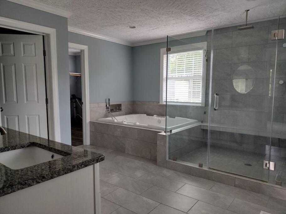 Backwoods Family Getaway! 3 Bedroom house! - Housity