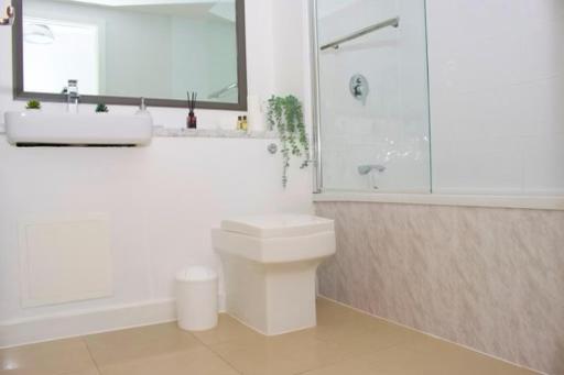 Lovely 2-bedroom condo with a free parking - Housity