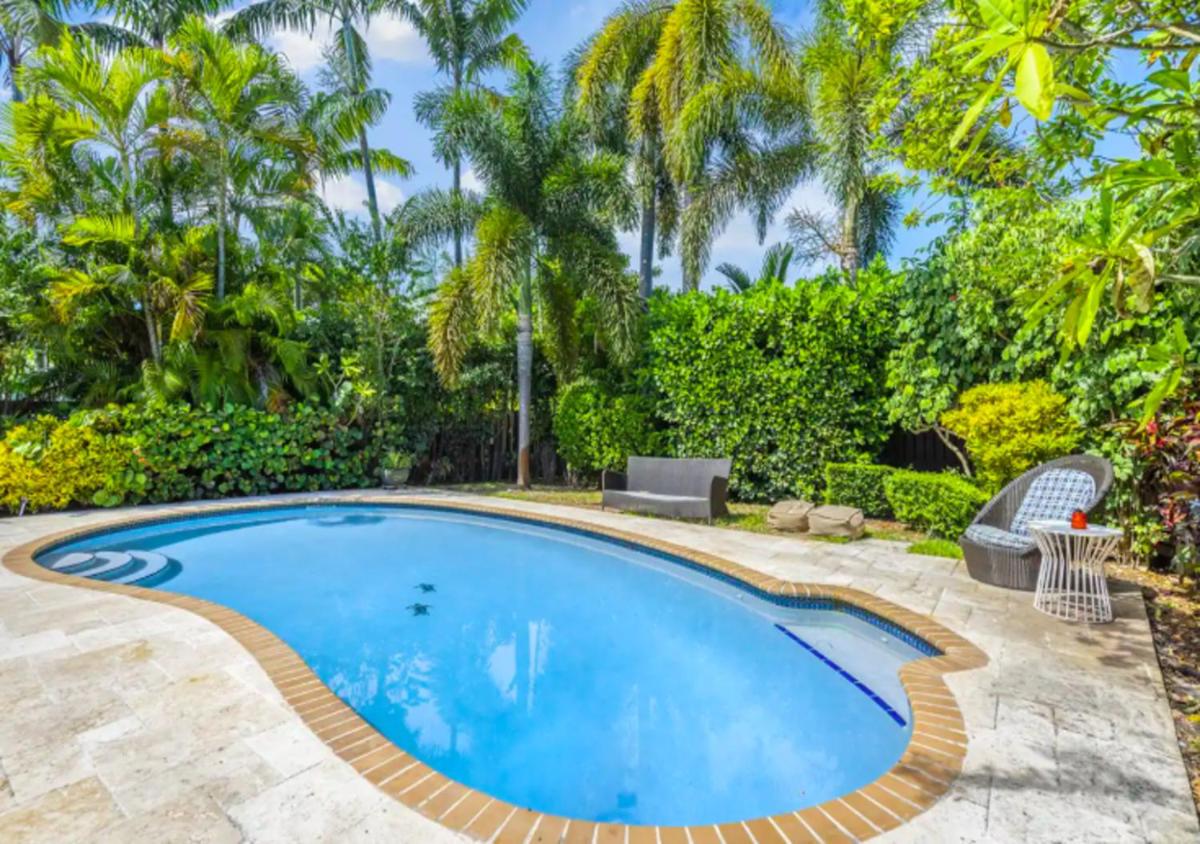 Cozy Family House Close to Biscayne Park W/Pool - Housity