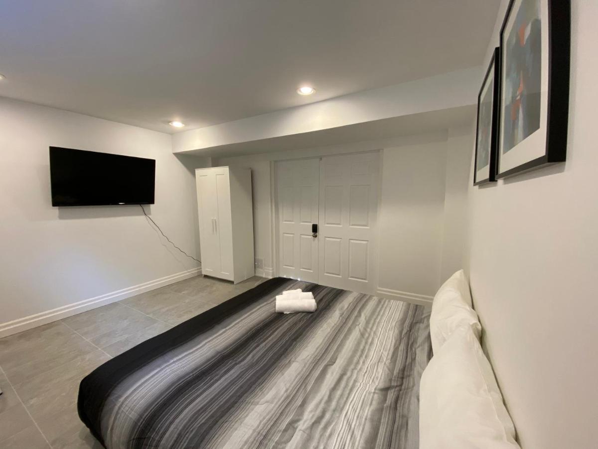 Yorkmills and Bayview !A Spacious and Modern Private Bdr with Shared Bathroom - Housity