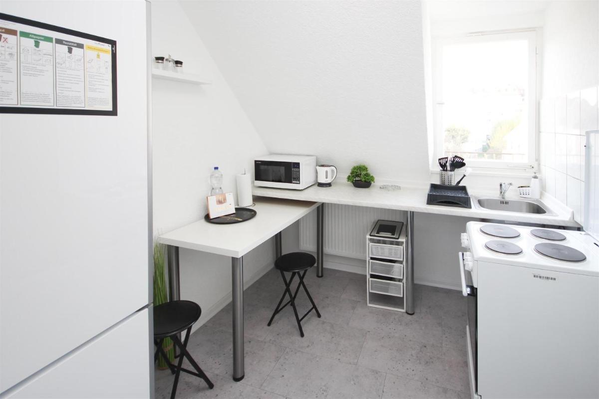ALFA 2 Zimmer Apartment Mitarbeiter Monteure nahe Daimler Küche Netflix INET WM - Housity