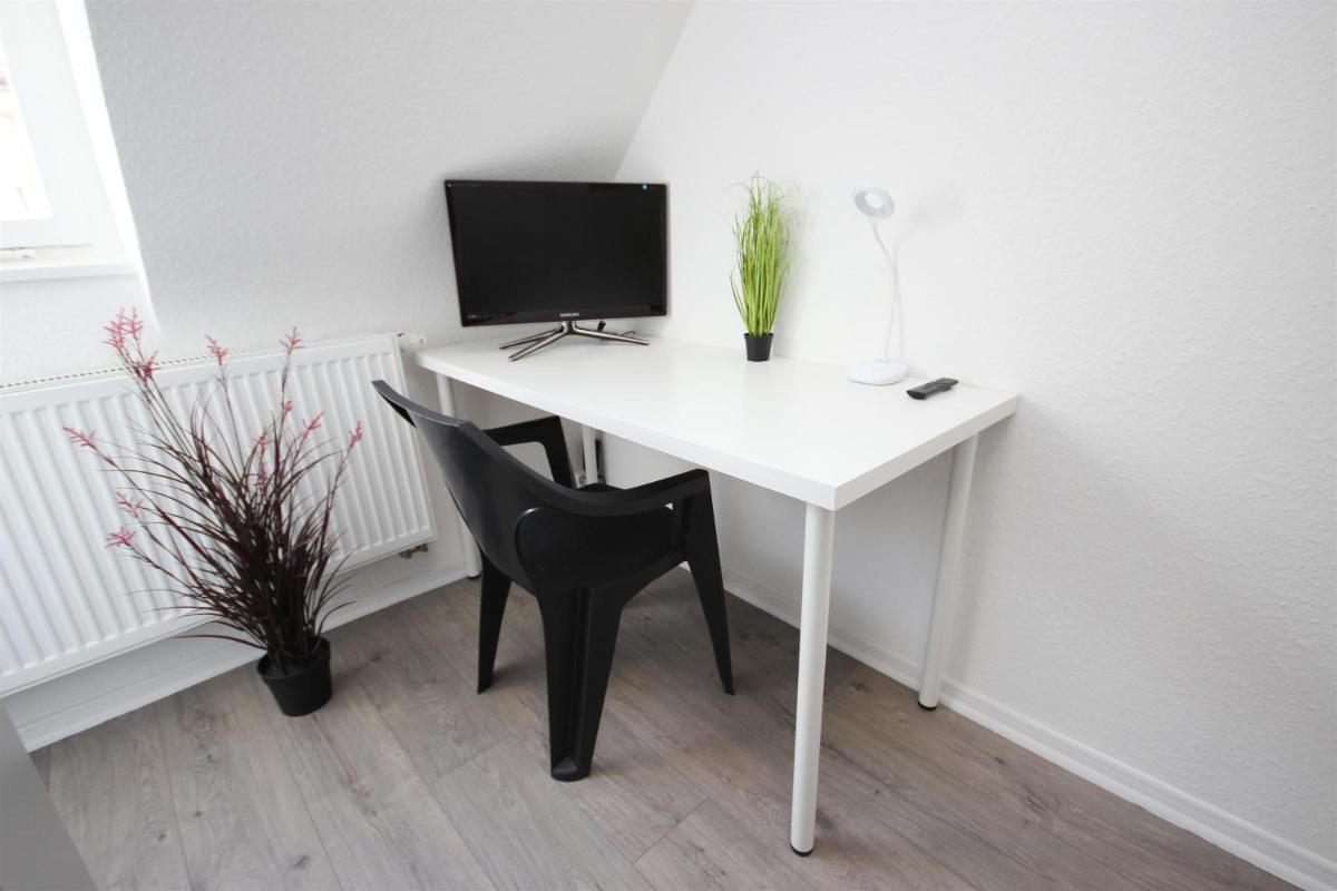 ALFA 2 Zimmer Apartment Mitarbeiter Monteure nahe Daimler Küche Netflix INET WM - Housity