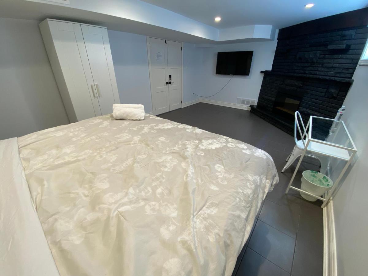 Yonge and Finch Subway !R Spacious & Stylish Prvt Bdr with Shared Bathroom - Housity