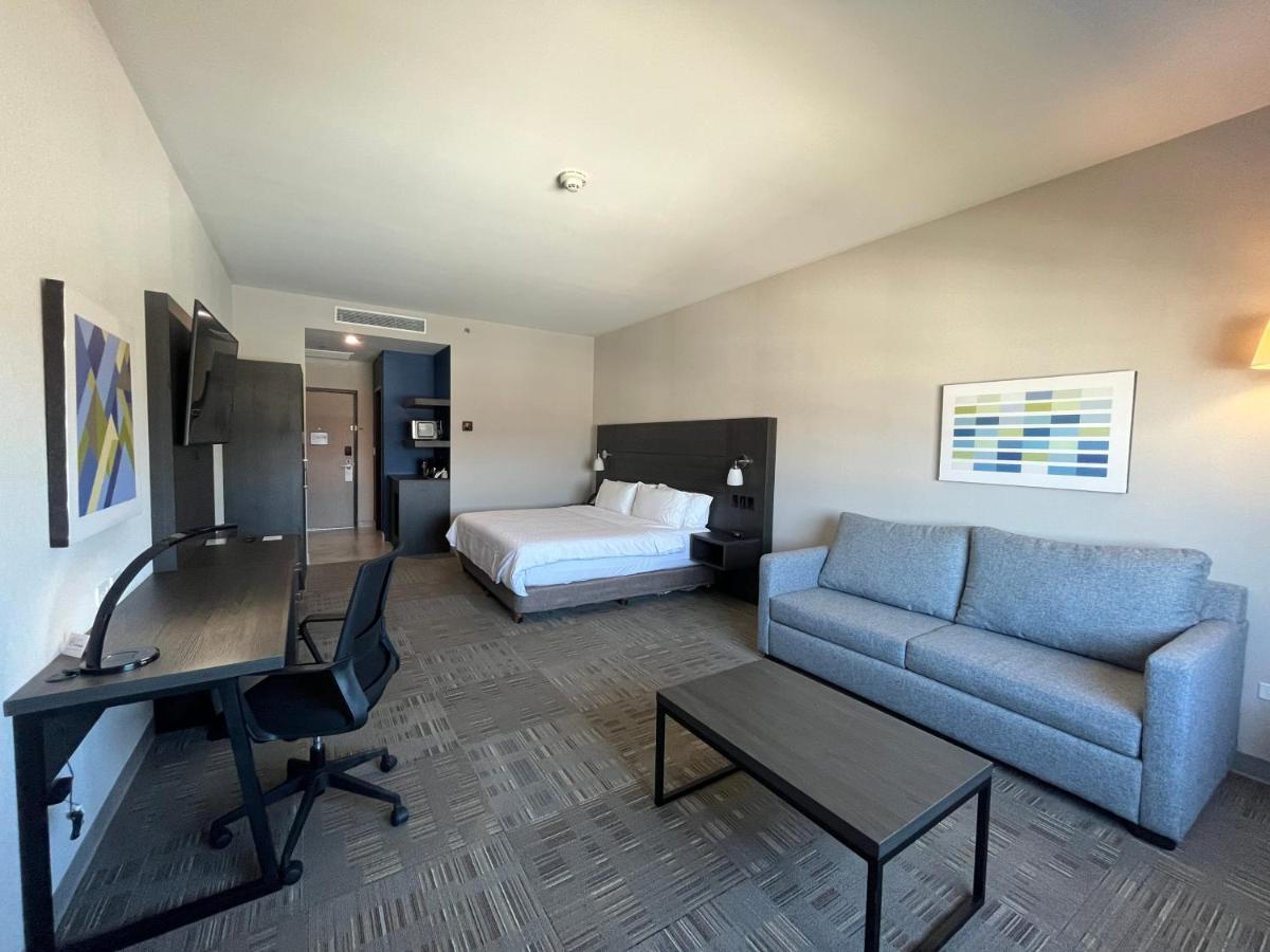 Holiday Inn Express & Suites - Tijuana Otay by IHG - Housity