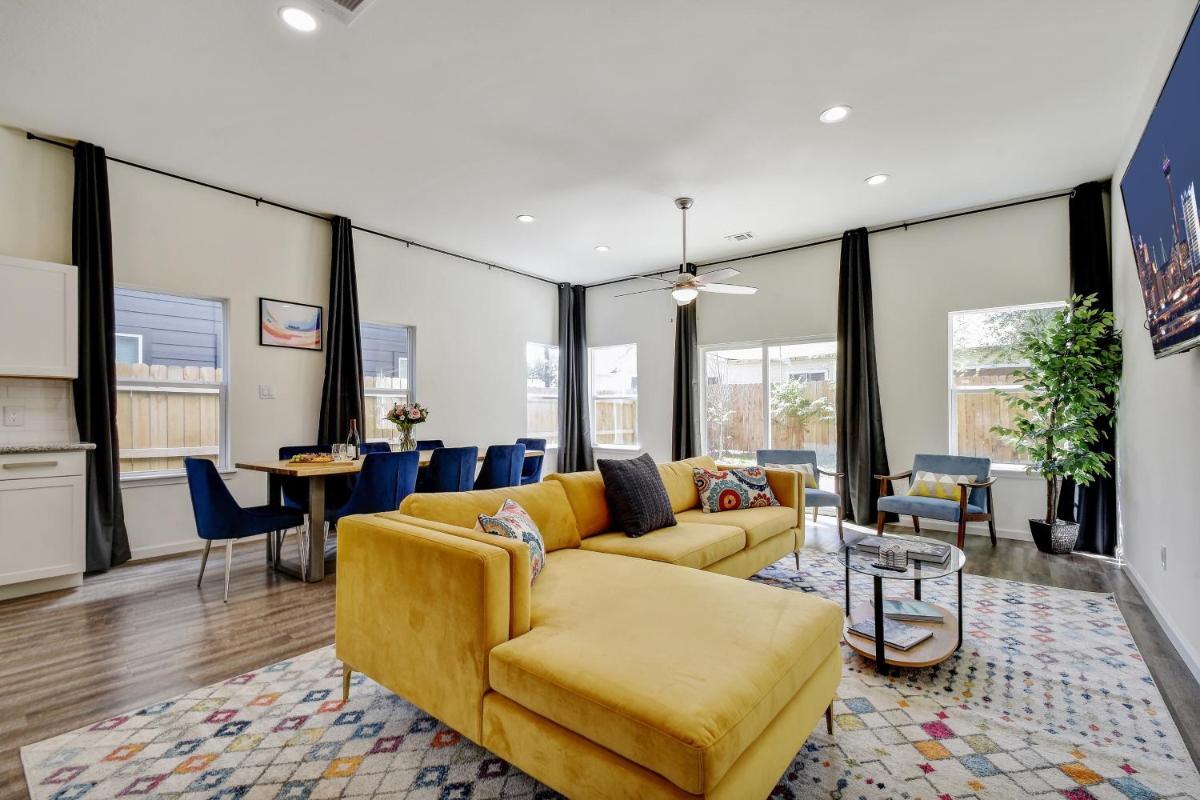 Suitetrails - Family stay! Near Downtown, Coffee bar, King bed