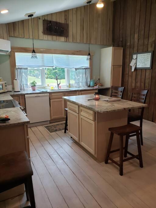 Red River Gorge Farmhouse 50 Acres - Housity