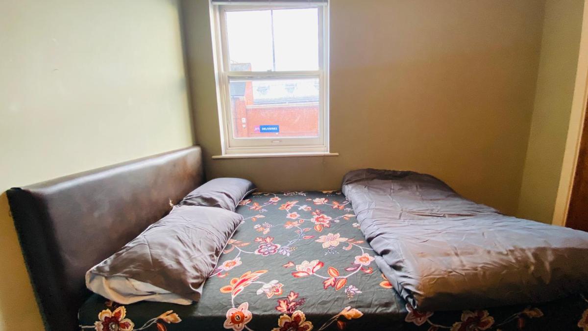 Big Private Room with Ensuite Bathroom in Town Center - Housity