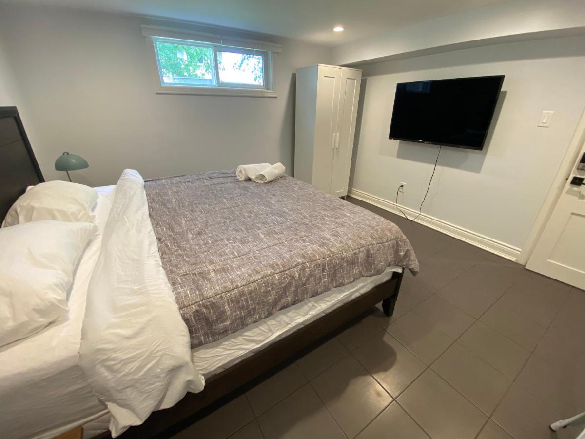 Yonge and Finch Subway !T Spacious and Modern Private Bdr with Shared Bathroom - Housity