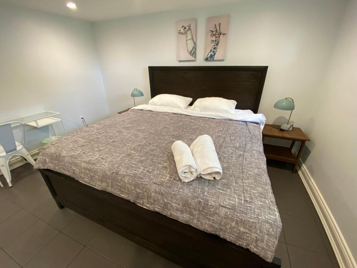 Yonge and Finch Subway !T Spacious and Modern Private Bdr with Shared Bathroom - Housity