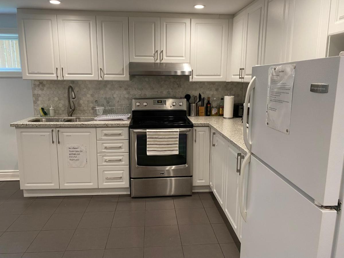 Yonge and Finch Subway !T Spacious and Modern Private Bdr with Shared Bathroom - Housity