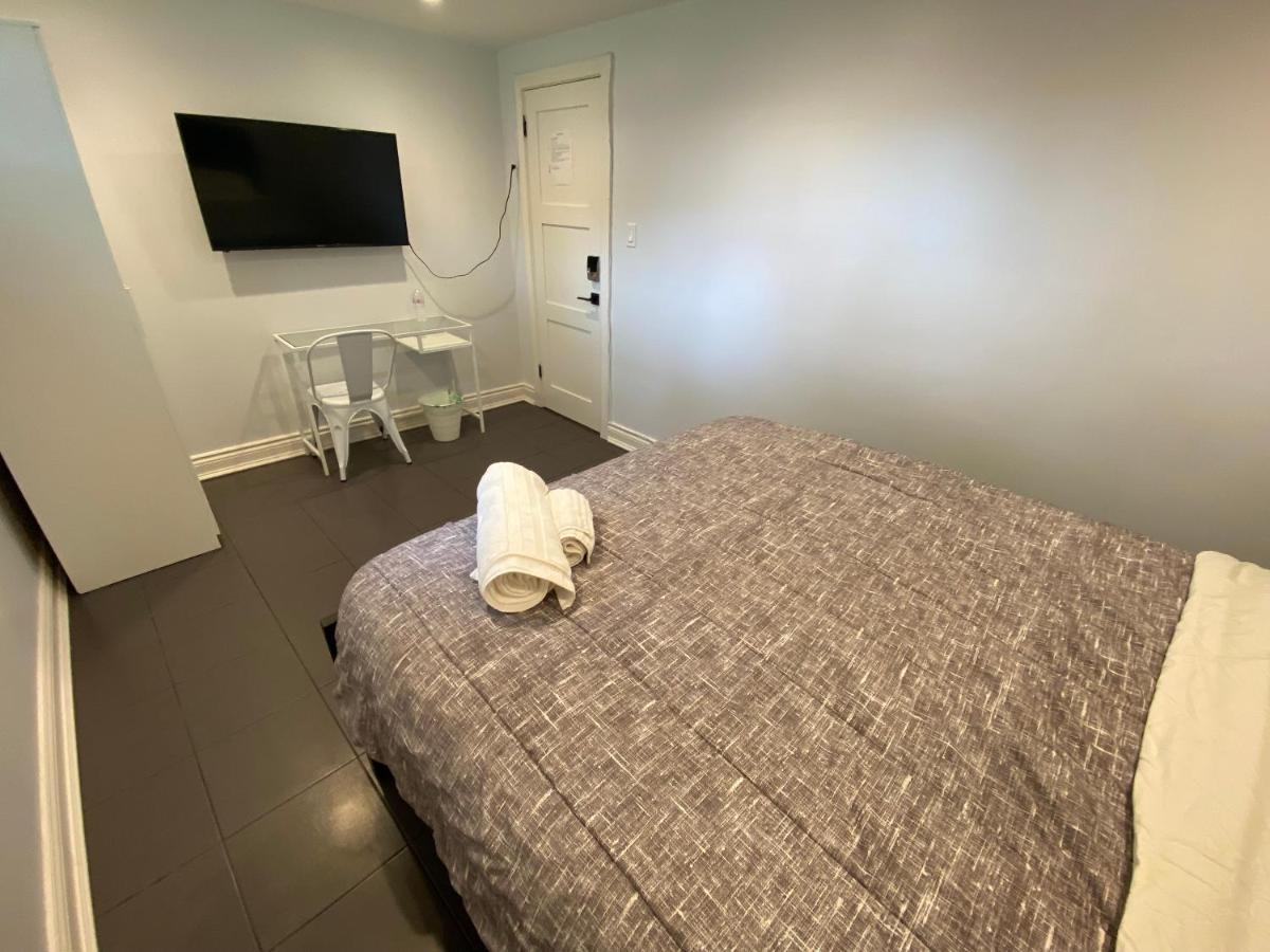 Yonge and Finch Subway !U Spacious & Cozy Private Bdr with Shared Bathroom - Housity