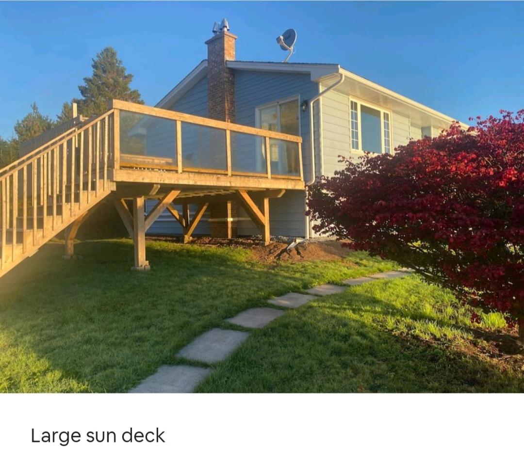 Eastern shore 100 wild Islands Oceanfront Home with hot tub - Housity