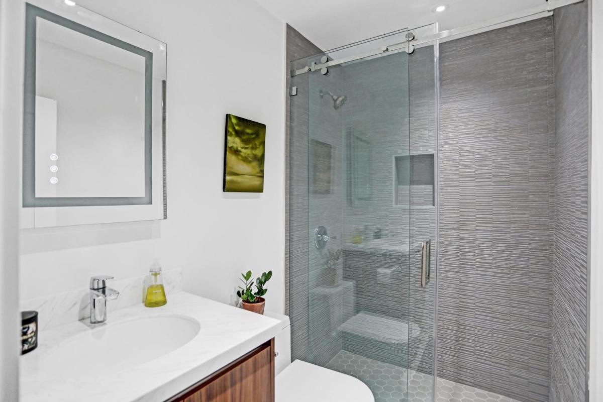 Suitetrails - Stylish Luxury Tropical Junior Suite