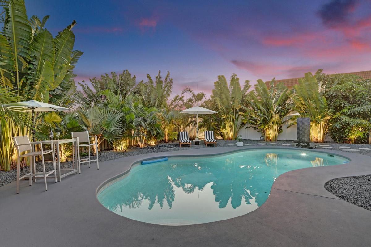 Stylish Luxury Tropical Junior Suite - Housity
