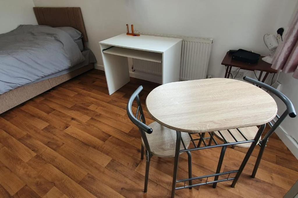 Suitetrails - One bedroom studio apartment close to city centre