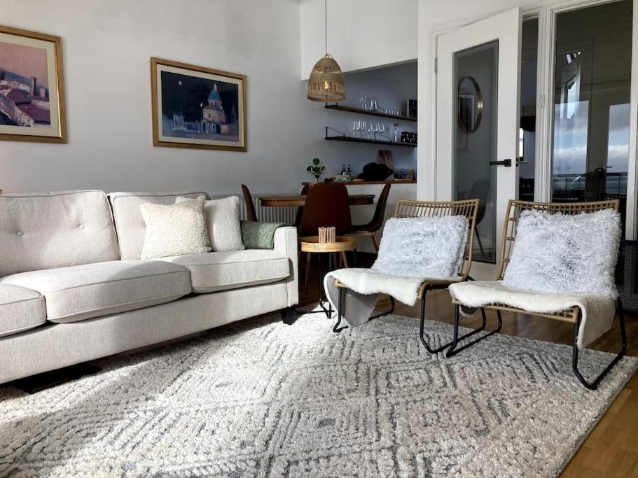 Relax with spectacular views and Hot Tub - Housity