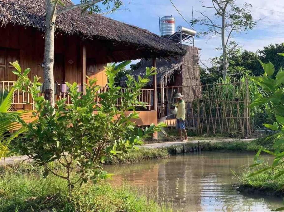 Mekong Cozy Travel Breakfast DinnerTwoBoatTours Included for 2nights - Housity