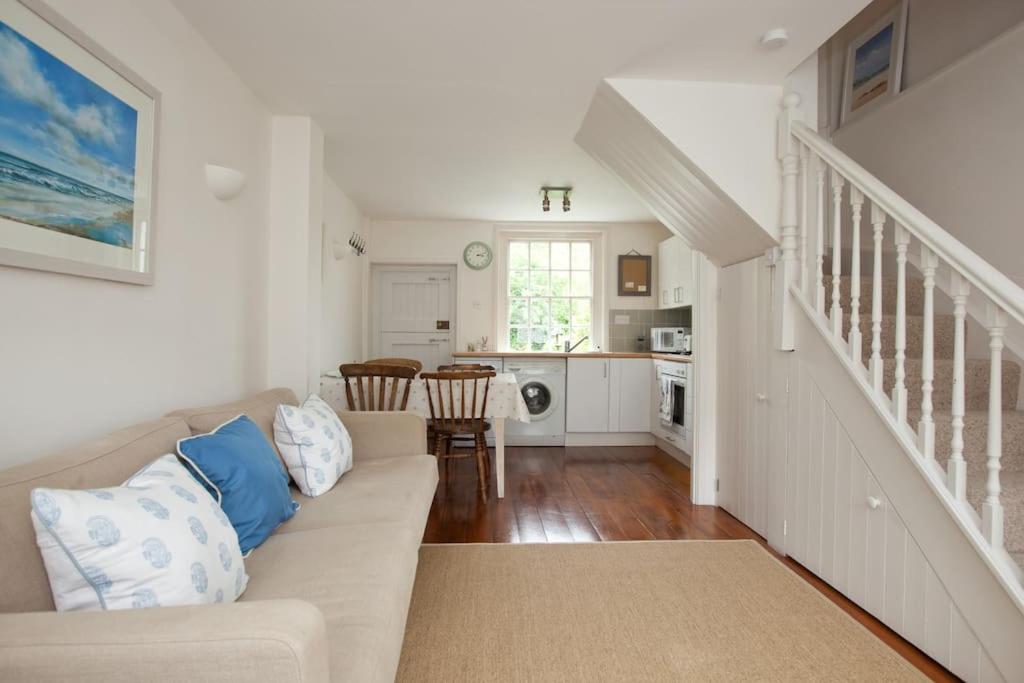 Quaker Cottage in historic Arundel - Housity
