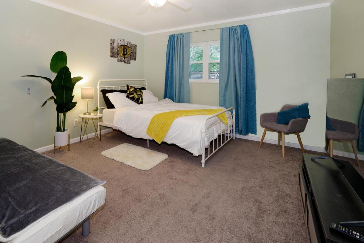 Gorgeous house, green yard - UF, Stadium, Shands - Housity