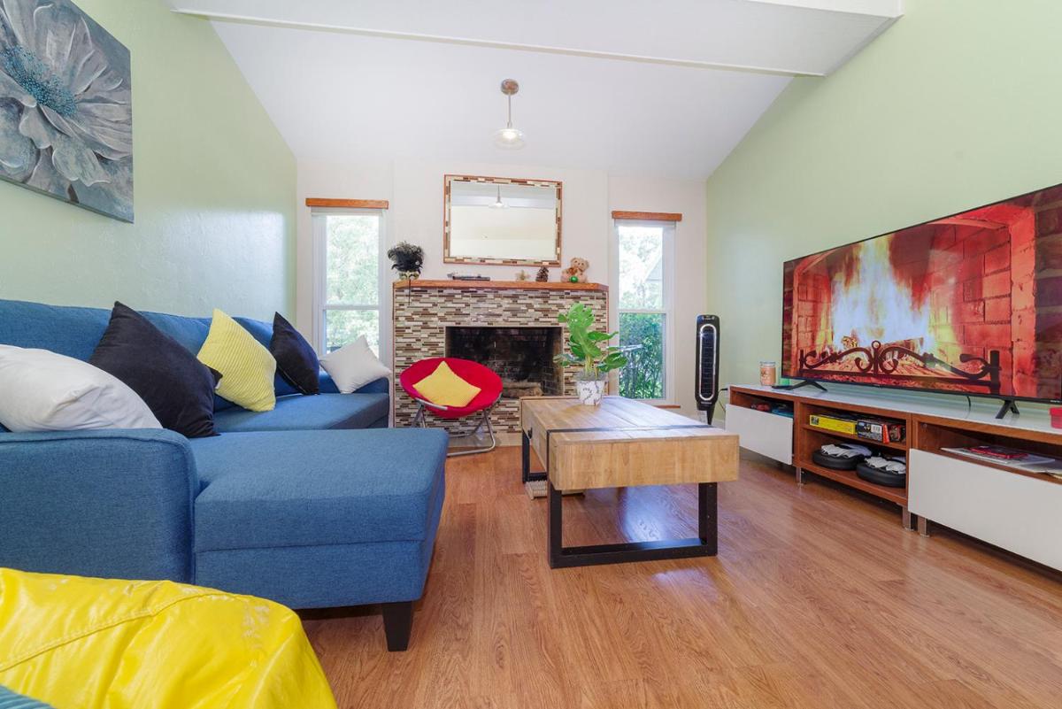 Gorgeous house, green yard - UF, Stadium, Shands - Housity