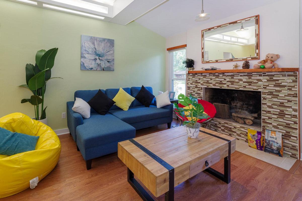 Gorgeous house, green yard - UF, Stadium, Shands - Housity