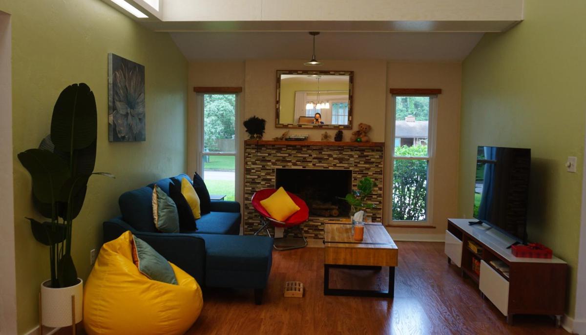 Gorgeous house, green yard - UF, Stadium, Shands - Housity