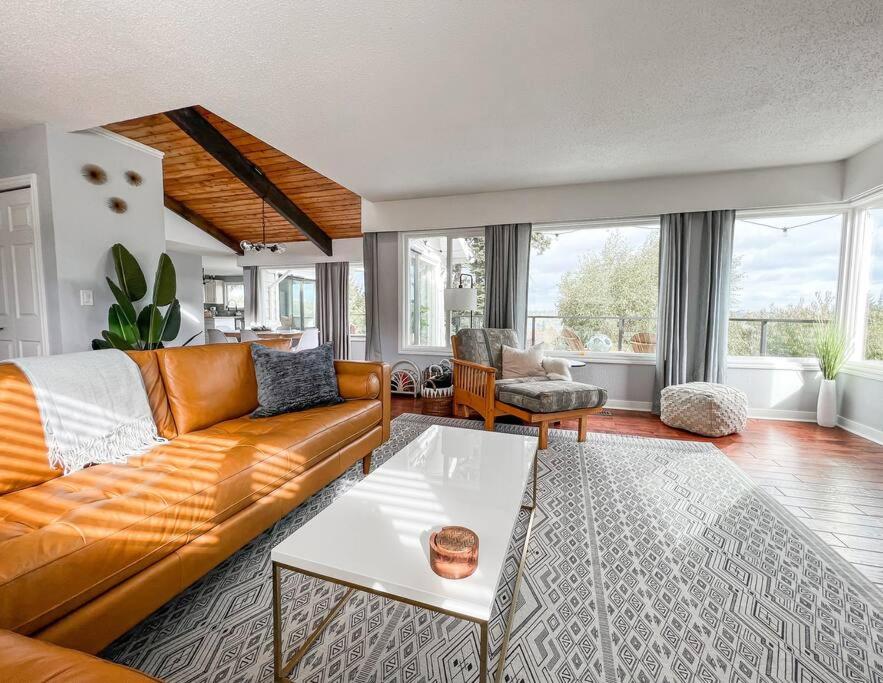 Sunrise Escape - Close to the BEACH! - Housity