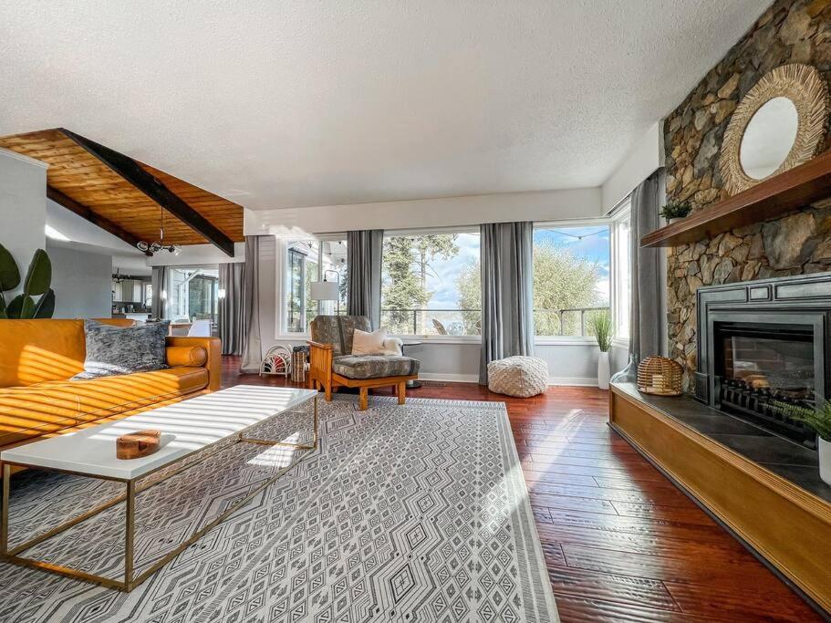 Sunrise Escape - Close to the BEACH! - Housity