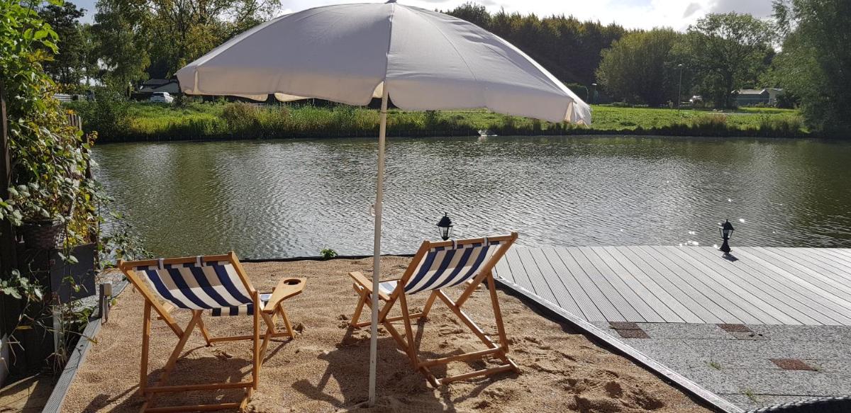 Carafun aan het water Ooltgensplaat - Housity