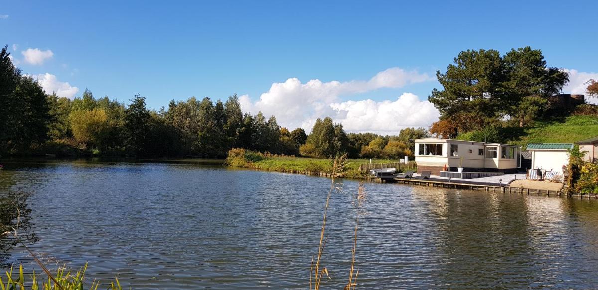 Carafun aan het water Ooltgensplaat - Housity
