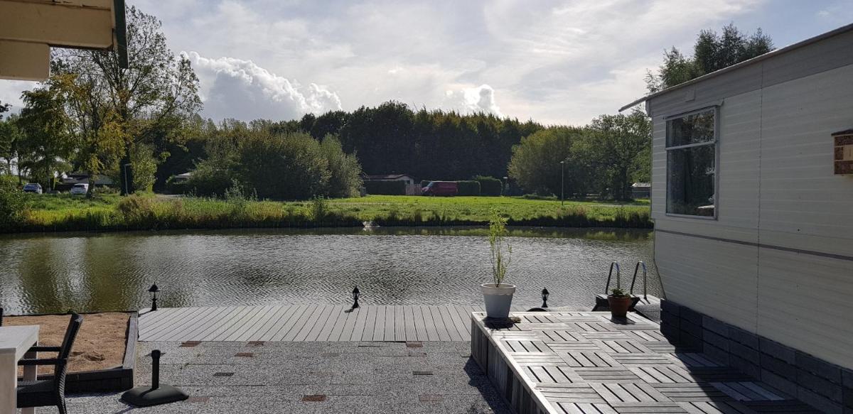 Carafun aan het water Ooltgensplaat - Housity