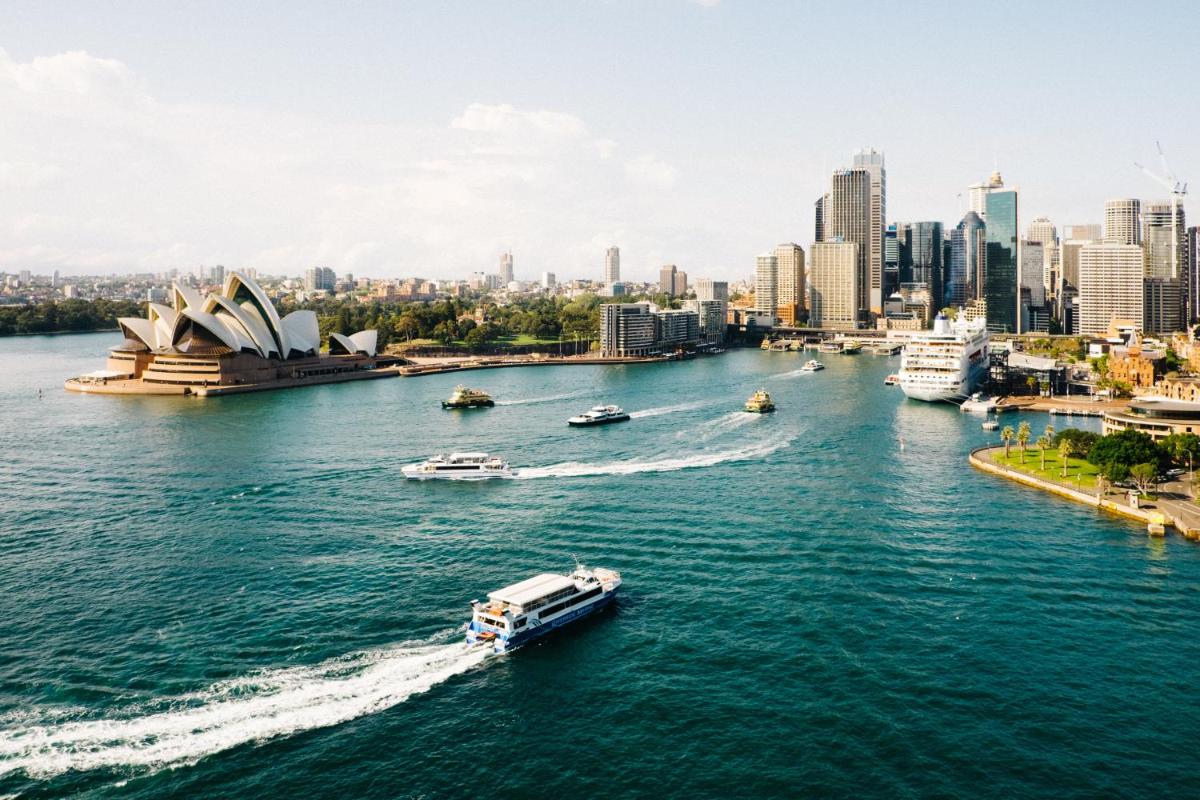 KozyGuru / Haymarket SYD / Cozy Warm / 1 Bed APT / NHA317-546B - Housity