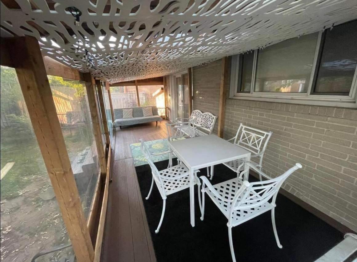 Entire Main floor 4 Rooms 6 beds 2 baths near all amenities - Housity